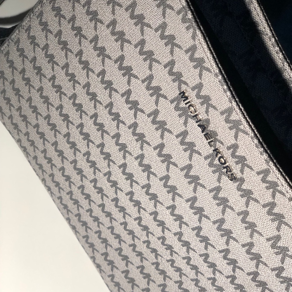 Michael Kors Jet set travel